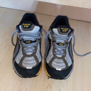 ⛰ Reebok Size 8 Hiking Shoes